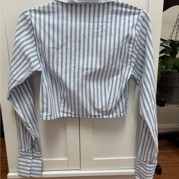 Abercrombie & Fitch Light Blue and White Striped Button-Down Shirt - Picture 4 of 4